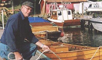 Hans Erikson with an Ingmars&ouml;-snipa a common boat type in the archipelago
